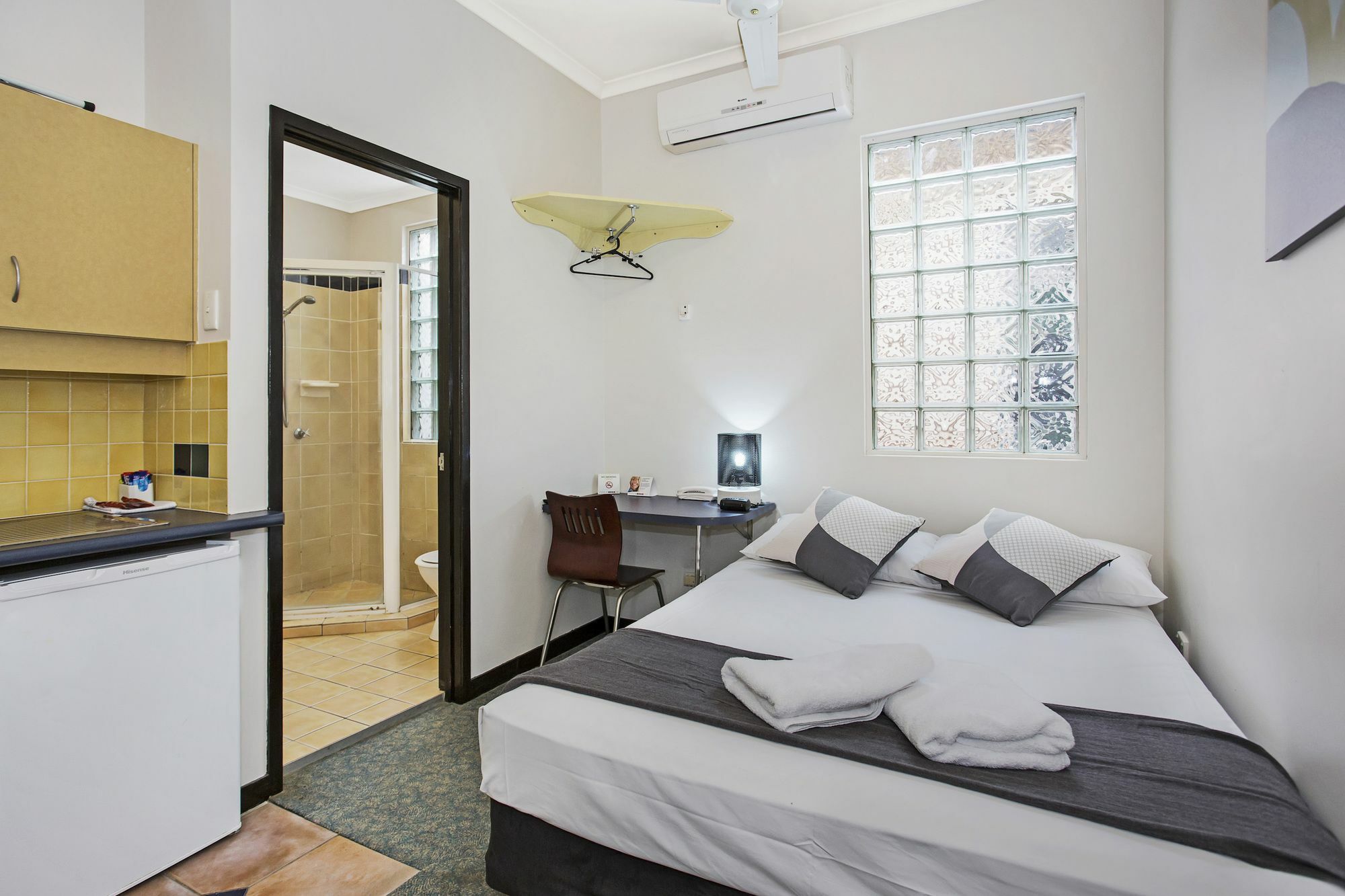 Globe 3* Fortitude Valley